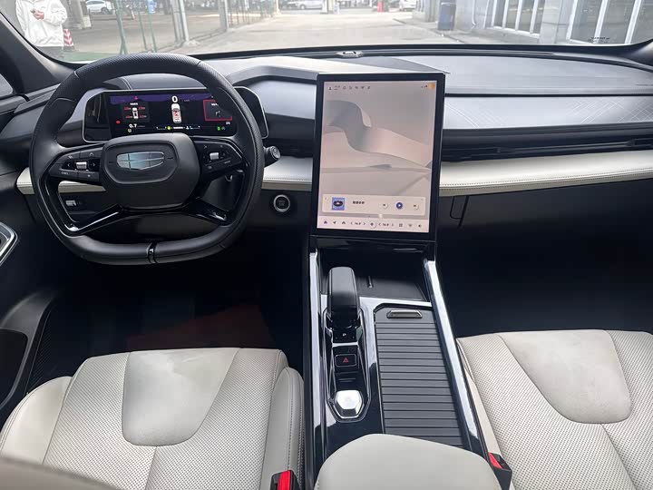 Photo 6 - Geely Atlas