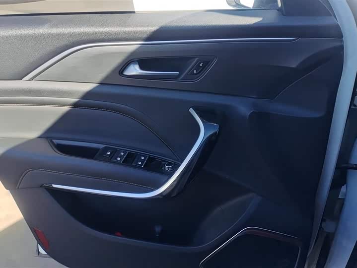 Фото 7 - Bestune T77