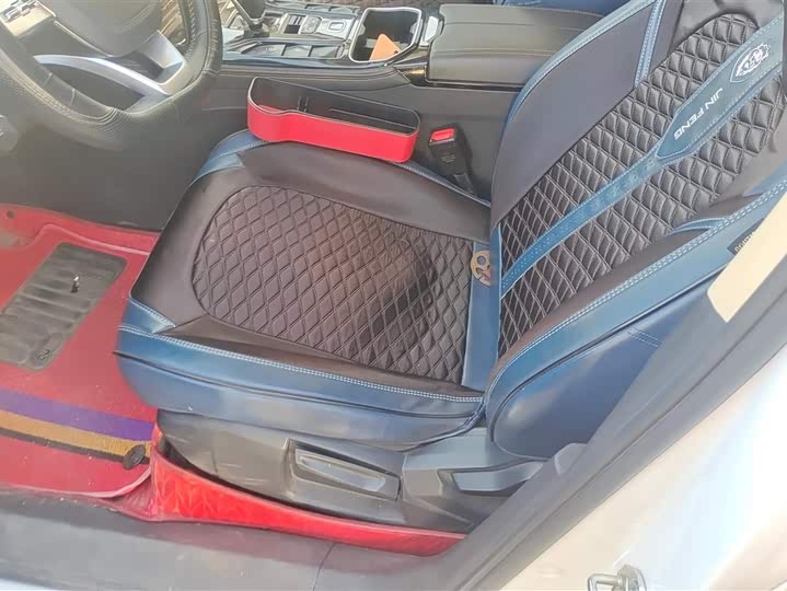 Фото 9 - Bestune T77