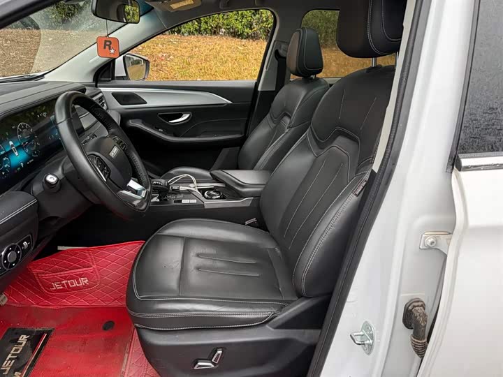 Photo 8 - Jetour X90 Plus