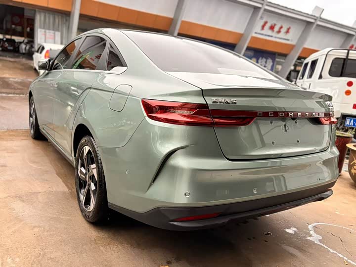 Фото 6 - Geely Geometry G6
