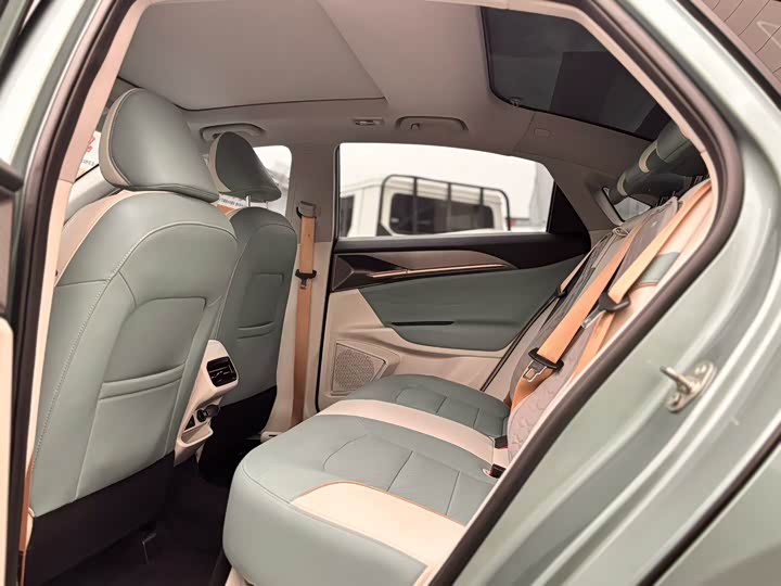 Фото 7 - Geely Geometry G6