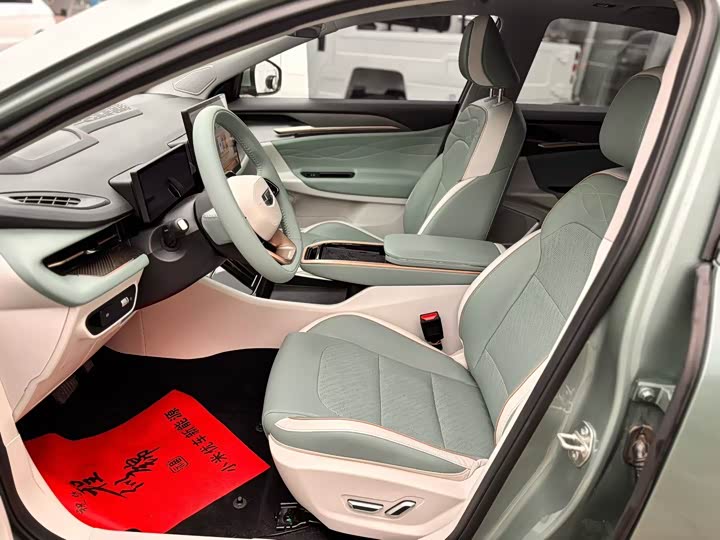 Фото 9 - Geely Geometry G6