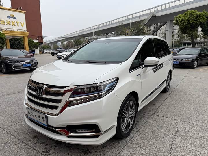 Фото 1 - Honda Elysion