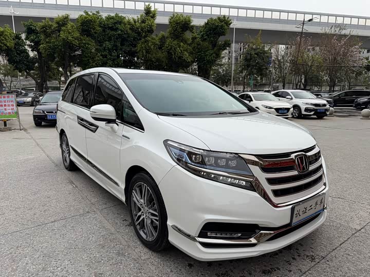 Фото 3 - Honda Elysion