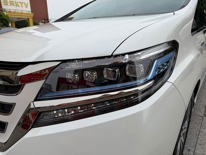 Фото 8 - Honda Elysion