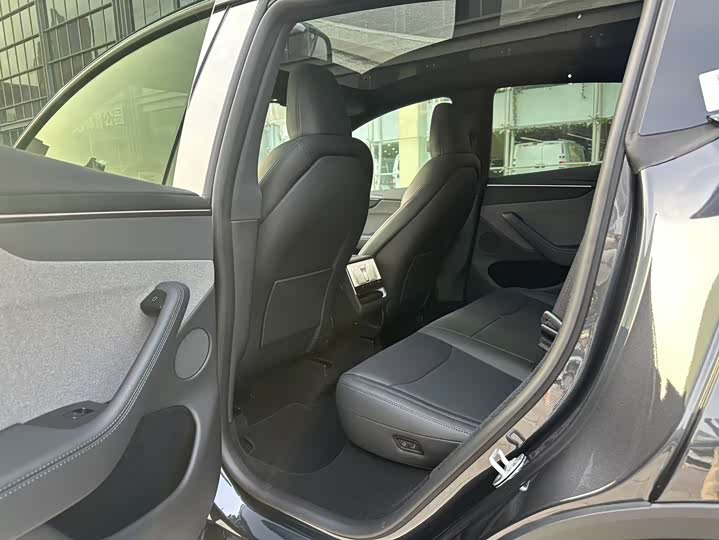 Фото 6 - Tesla Model Y