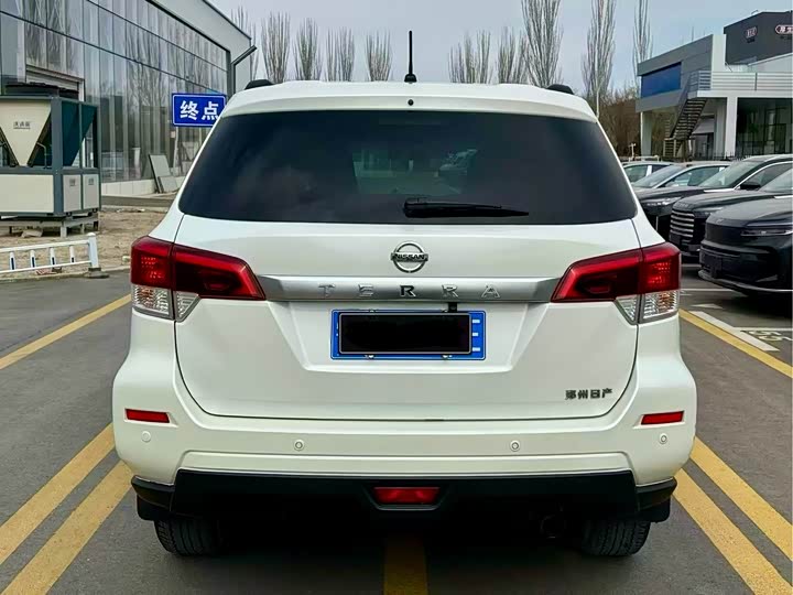 Photo 5 - Nissan Terra