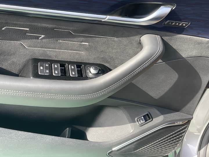 Фото 7 - Geely Monjaro