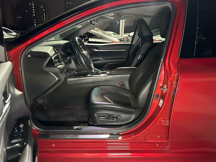 Фото 5 - Toyota Camry