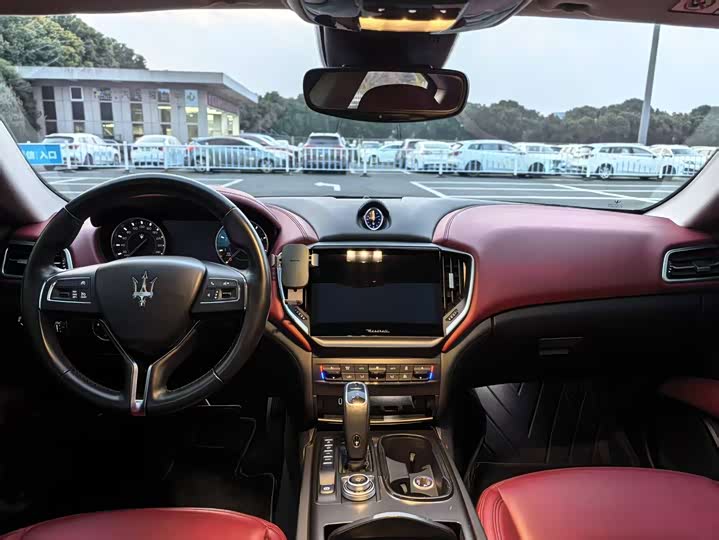 Photo 7 - Maserati Ghibli