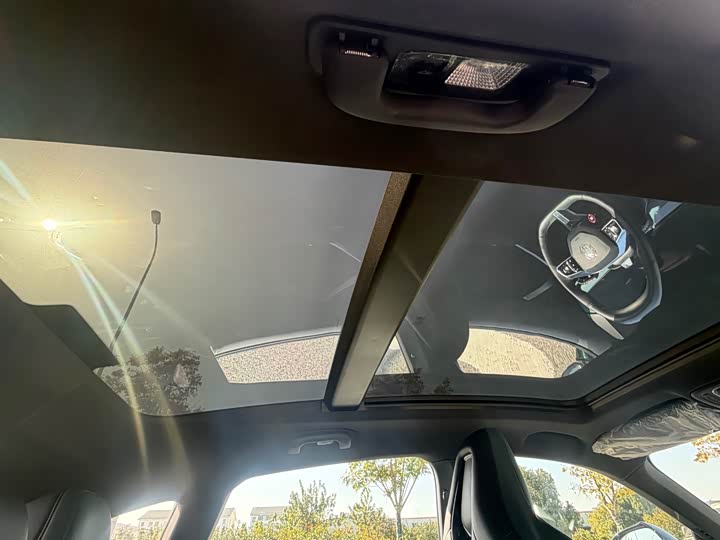 Фото 7 - MG Motor 7