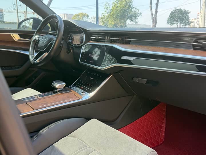 Фото 4 - Audi A6L