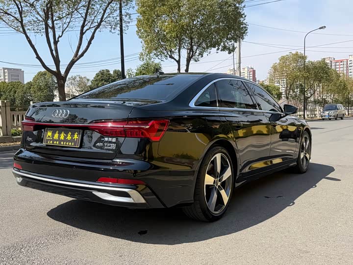 Фото 8 - Audi A6L