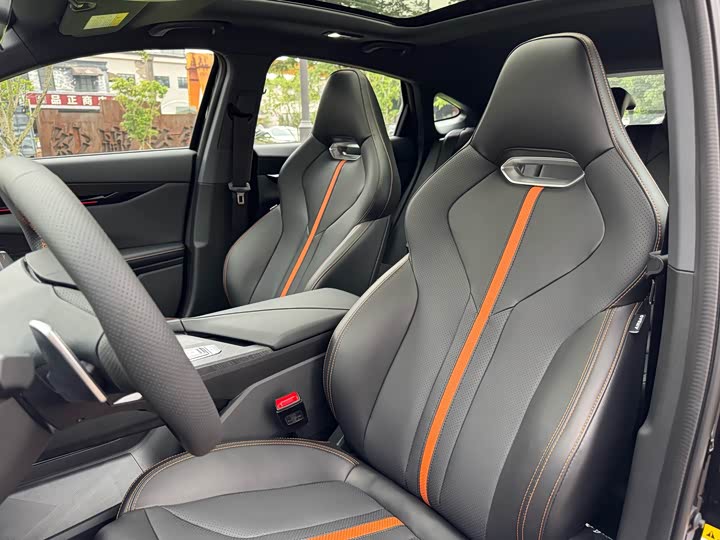 Фото 8 - Changan UNI-V