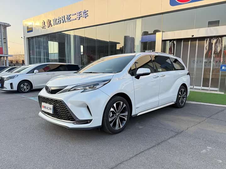 Фото 1 - Toyota Granvia