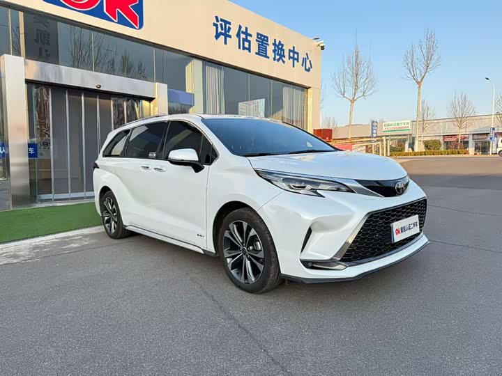 Фото 2 - Toyota Granvia