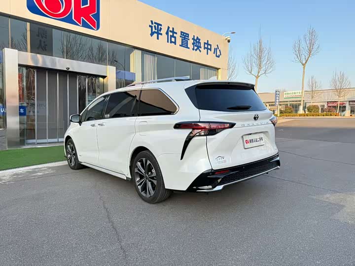 Фото 8 - Toyota Granvia