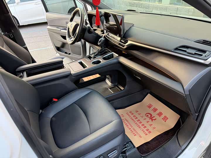 Фото 9 - Toyota Granvia