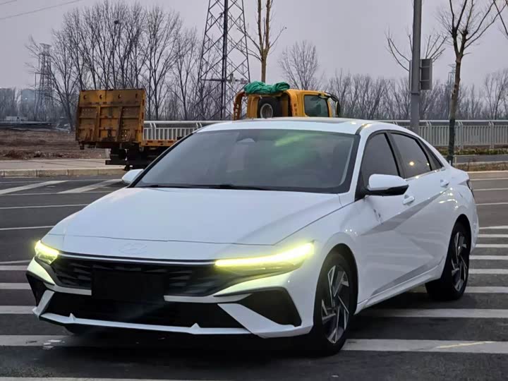 Photo 1 - Hyundai Elantra N line