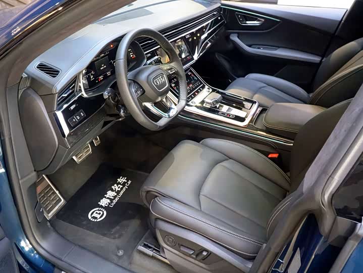 Фото 3 - Audi Q8