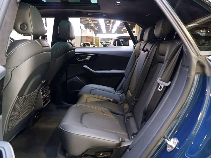 Фото 5 - Audi Q8