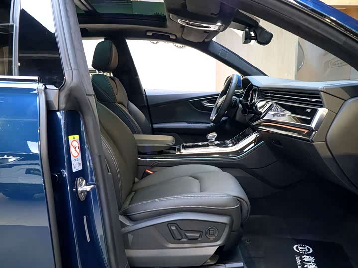 Фото 6 - Audi Q8