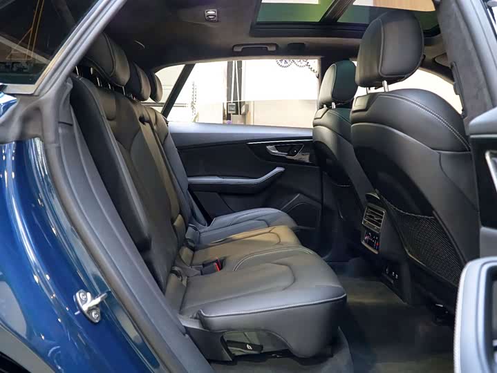 Фото 7 - Audi Q8