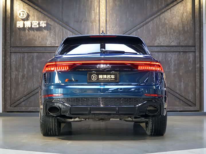 Фото 9 - Audi Q8