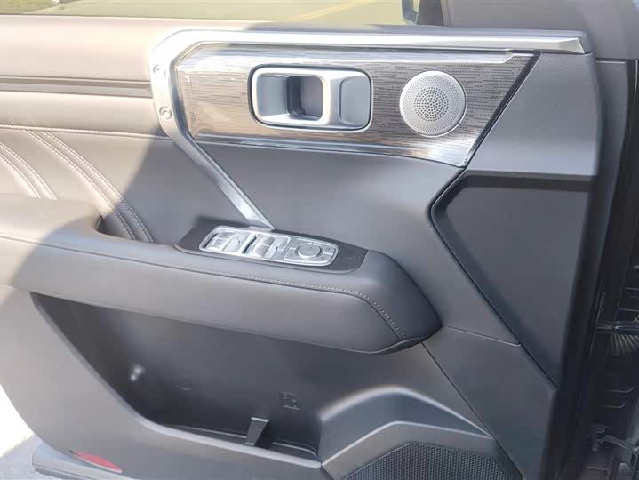 Фото 7 - Tank 400 Hybrid