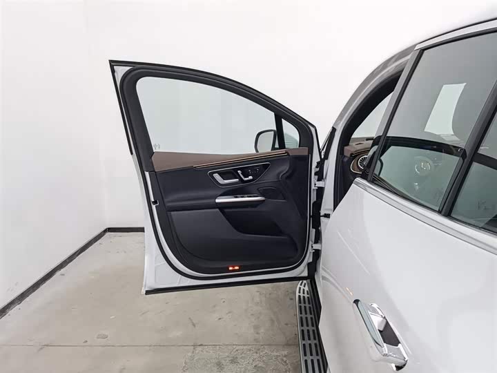 Фото 8 - Mercedes-Benz EQE SUV