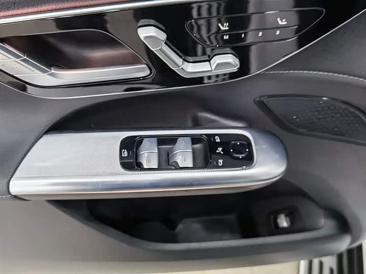 Фото 9 - Mercedes-Benz EQE SUV