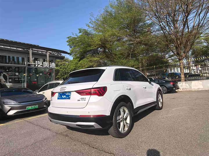 Фото 4 - Audi Q3