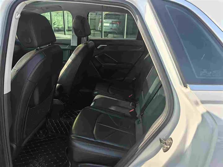 Фото 8 - Audi Q3