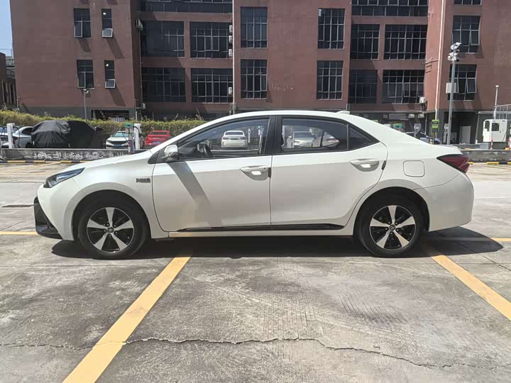 Фото 4 - Toyota Levin Hybrid