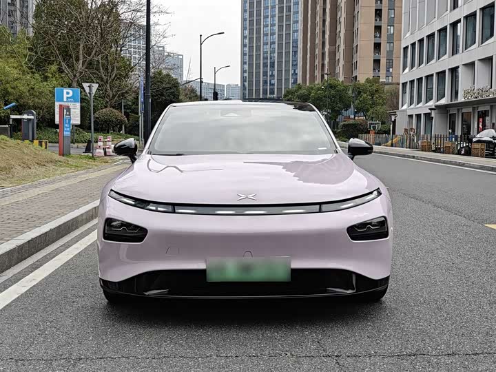 Фото 2 - XPeng P7