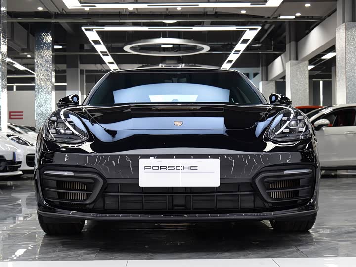Фото 2 - Porsche Panamera