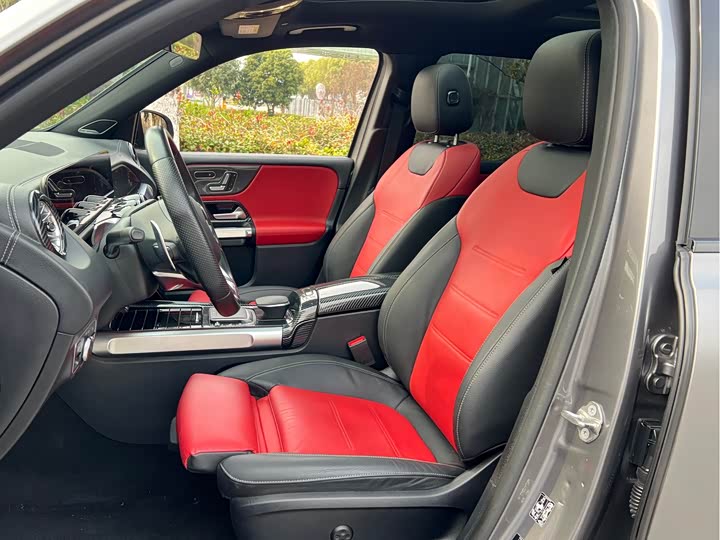 Фото 9 - Mercedes-Benz GLB-Class AMG