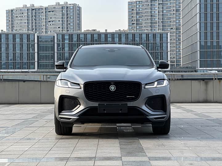 Фото 2 - Jaguar F-Pace