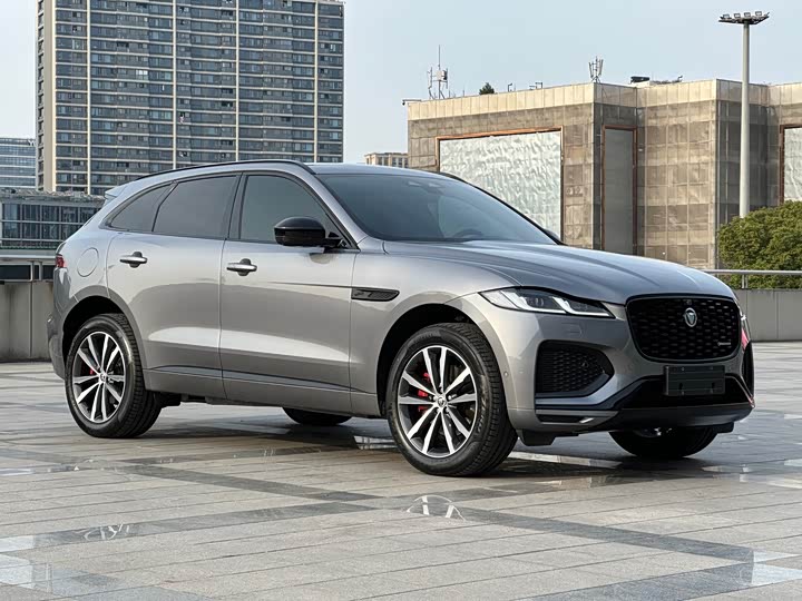 Фото 3 - Jaguar F-Pace
