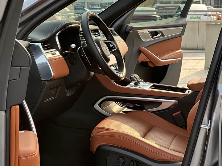 Фото 6 - Jaguar F-Pace