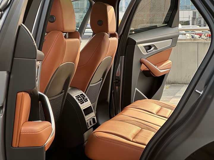 Фото 7 - Jaguar F-Pace