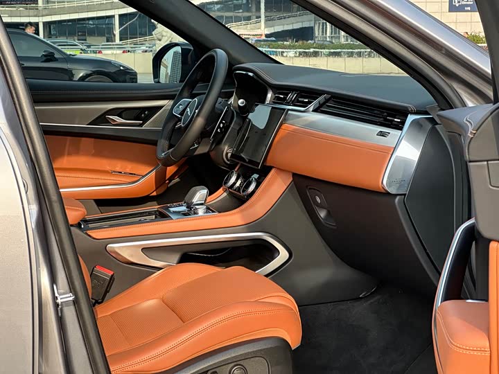 Фото 8 - Jaguar F-Pace