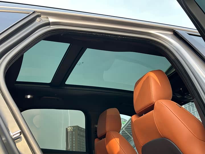 Фото 9 - Jaguar F-Pace