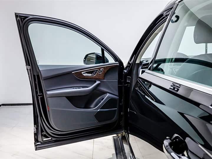 Фото 8 - Audi Q7