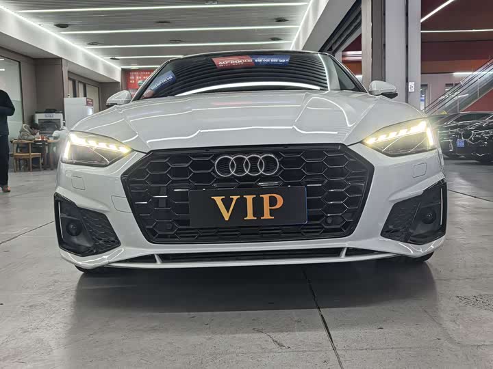 Фото 2 - Audi A5