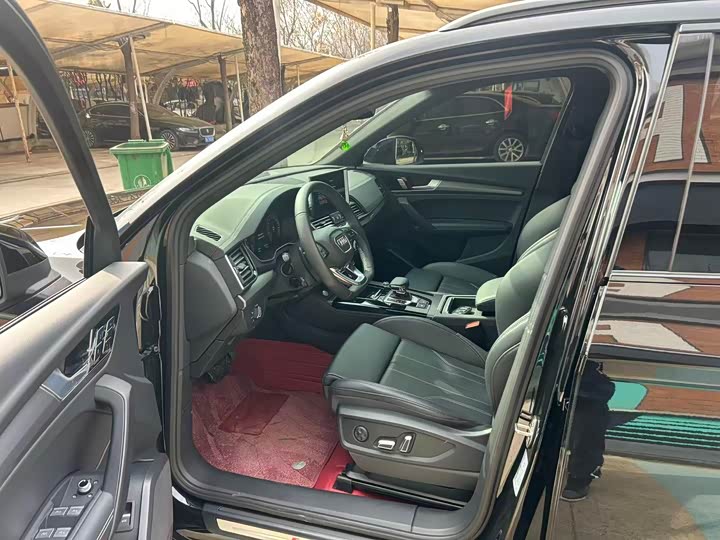 Фото 6 - Audi Q5L