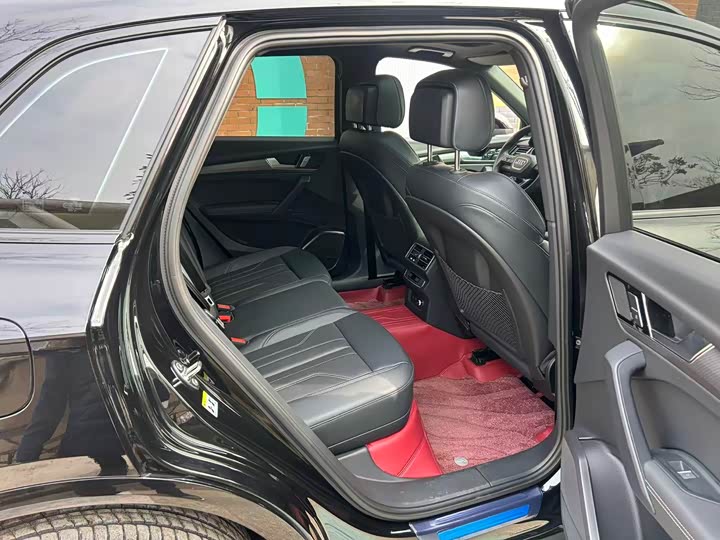 Фото 7 - Audi Q5L