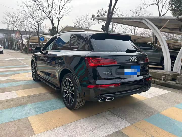 Фото 9 - Audi Q5L