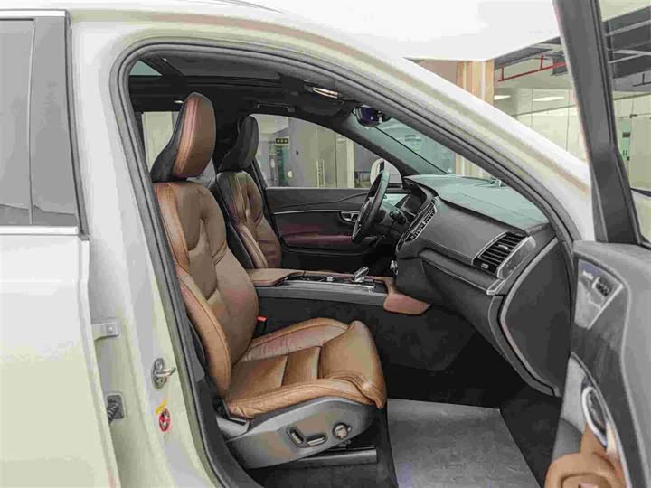 Photo 4 - Volvo XC90